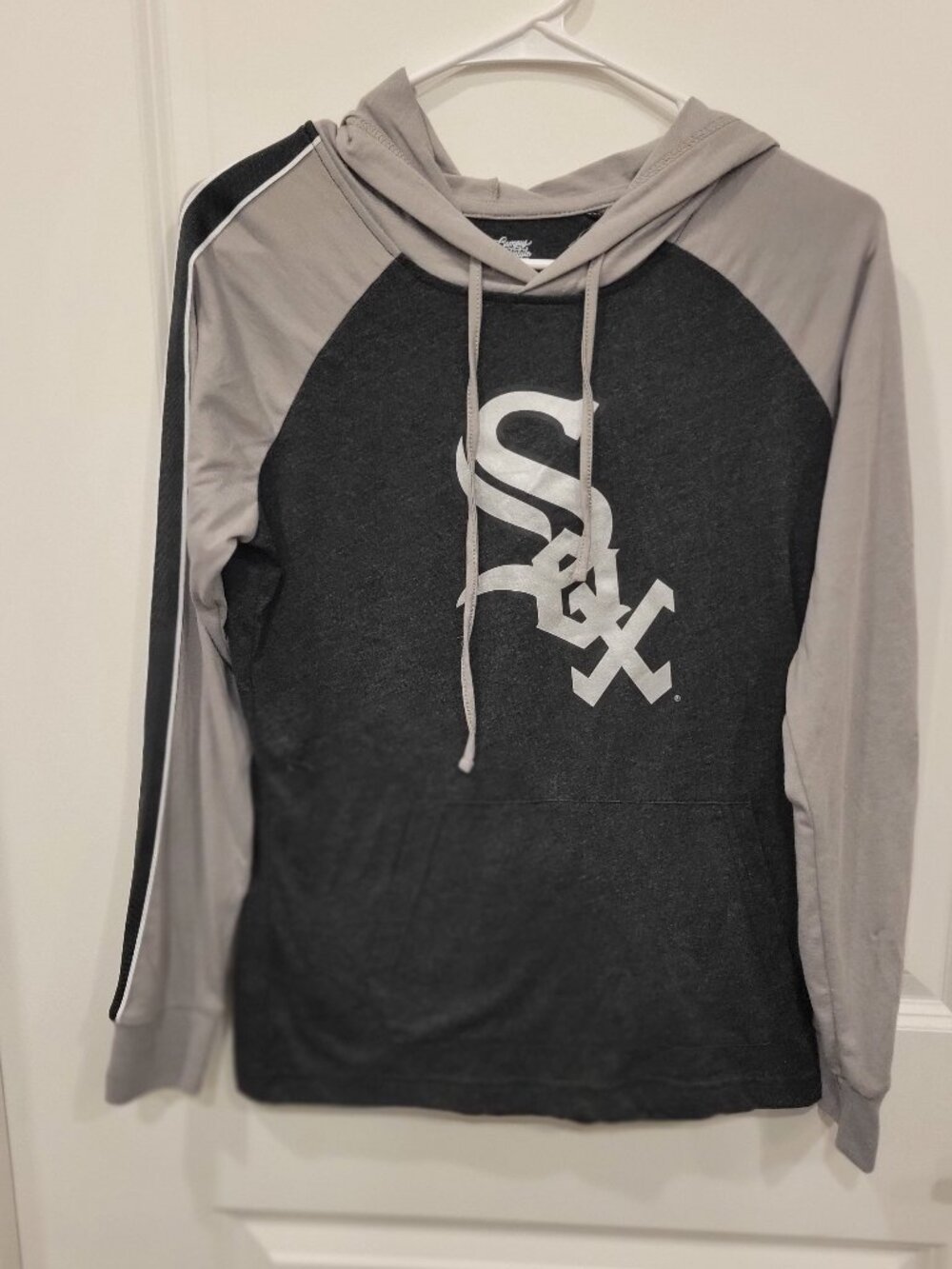 MLB Chicago White Sox Long Sleeve Tee Shirt with Hood Adult Small
